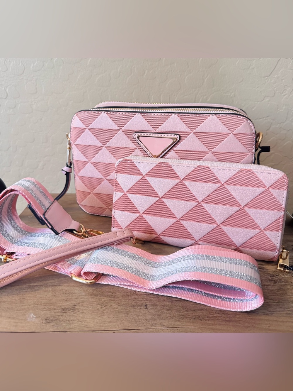 Textured Pink Geometric Crossbody Bag and Wallet Set with Glitter Strap NWT - Picture 2 of 9